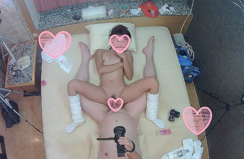 FC2-PPV-945379 搭訕18歲處女 拍下處女喪失&遞出假事後藥狂中出