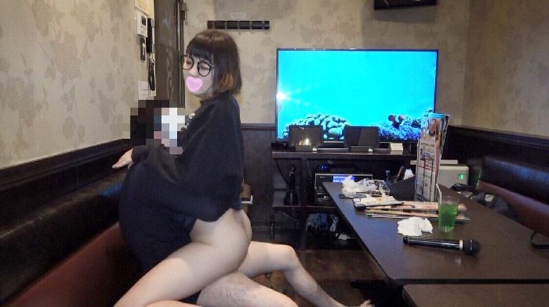 FC2-PPV-1087382 美芽19歳 次文化系女子！在卡拉OK包廂馬上幹！