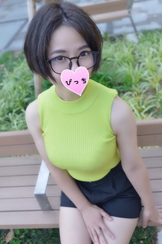 FC2-PPV-1109489 圖書館工作的巨乳砲友第一次自拍做愛羞恥高潮