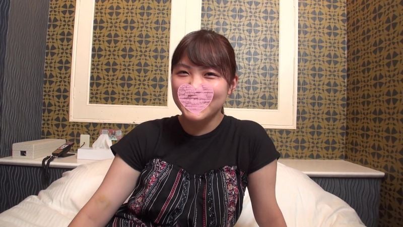 FC2-PPV-1286325 初拍完全露臉 白皙豐滿觸感超棒的妹子無許可中出也展現著笑臉