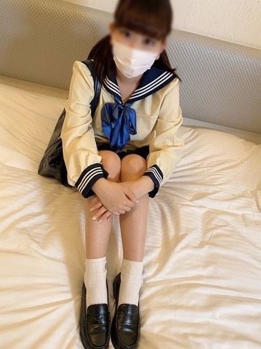 FC2-PPV-1373255 超地下偶像・露臉・無・禁止洩露身分！為了當地下偶像來東京・真正制服・懷孕中出