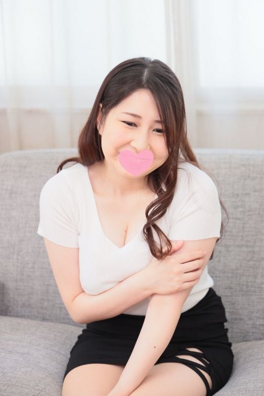 FC2-PPV-1555835 國寶級超美乳H罩杯！與S級25歳OL無套抽插中出！