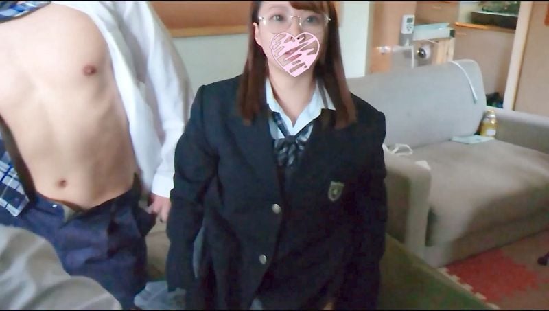 FC2-PPV-1561697 都立商業科的同學、想要零用錢搞起亂交