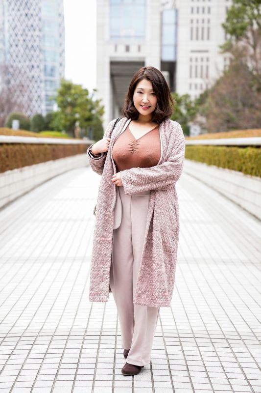 FC2-PPV-1809270 【個人】G罩杯美人妻35歳、在賓館塗滿精油與小鮮肉自拍做愛