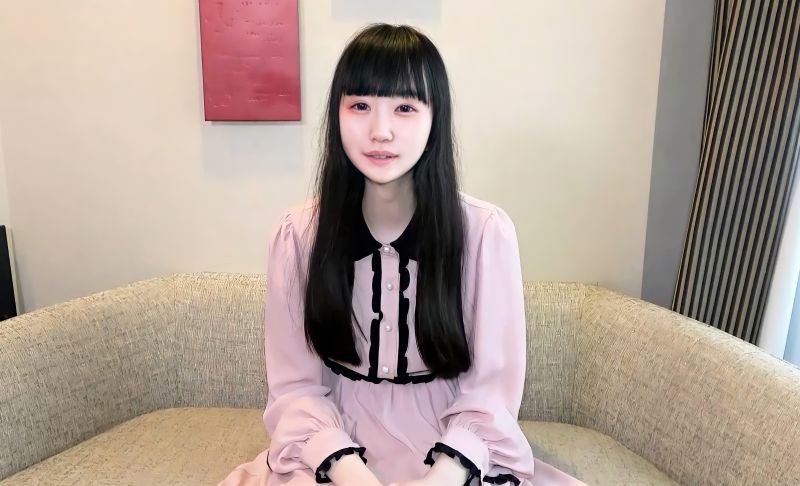 FC2-PPV-1900173 【無】貧乳陰毛未處理的羅莉系女子無套插入！懇求中出 ️