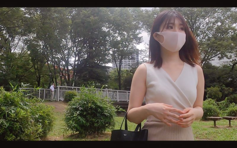 FC2-PPV-2217618 羅莉美形素人美人做愛中哭泣中出