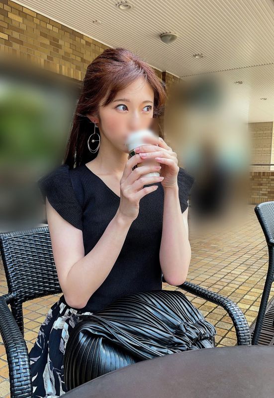 FC2-PPV-2235300 大學職員大姊(27歳)與發情男大生在賓館無套中出