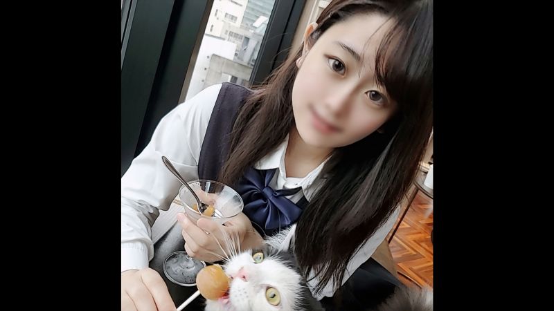 FC2-PPV-2417378 初露臉！！【無修正】站內發現到的10代絕對領域！帶入如小貓般清純女學生到房間淫行中出！！