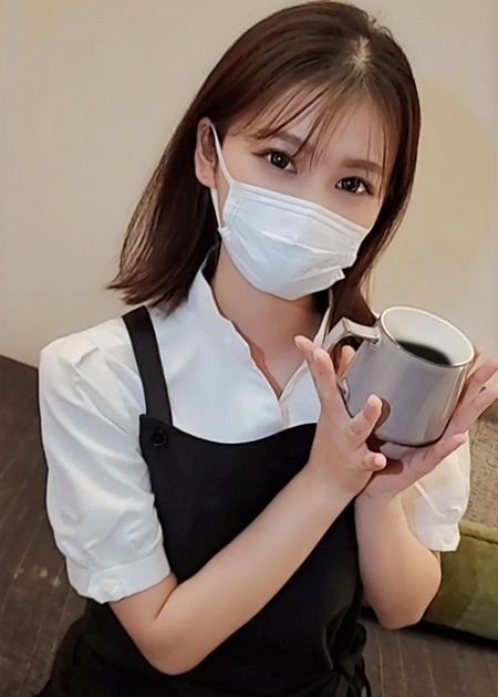 FC2-PPV-2431947 常去的咖啡店在意的妹子・初攝影初高潮初中出