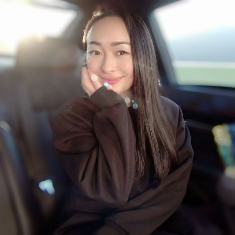 FC2-PPV-2671819 與綺麗系美魔女妻子白天在車內搞不倫