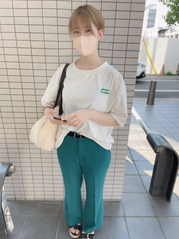 FC2-PPV-3113724 與微笑北陸白皙滑溜肌膚妹子駱駝蹄小穴抽插中出