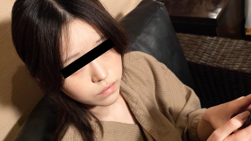 10musume_102125_01 边看影片边口交挑战 川口明里