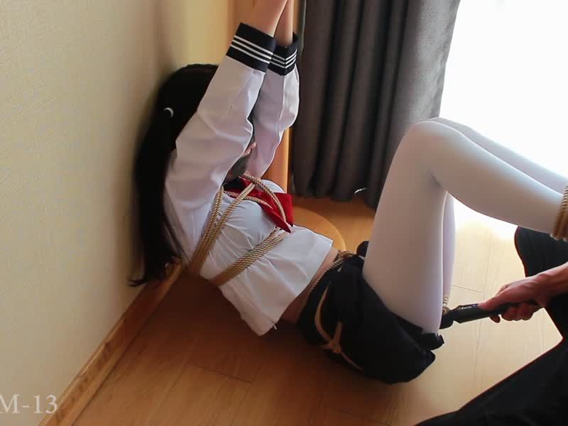  FXX-SM-13双马尾白丝JK单脚吊缚sp昏厥失禁_上