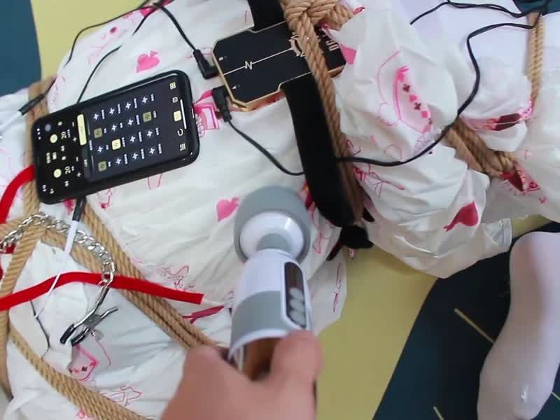  FXX-SM-24狂虐双马尾白丝小萝莉_悬吊昏迷失禁_中