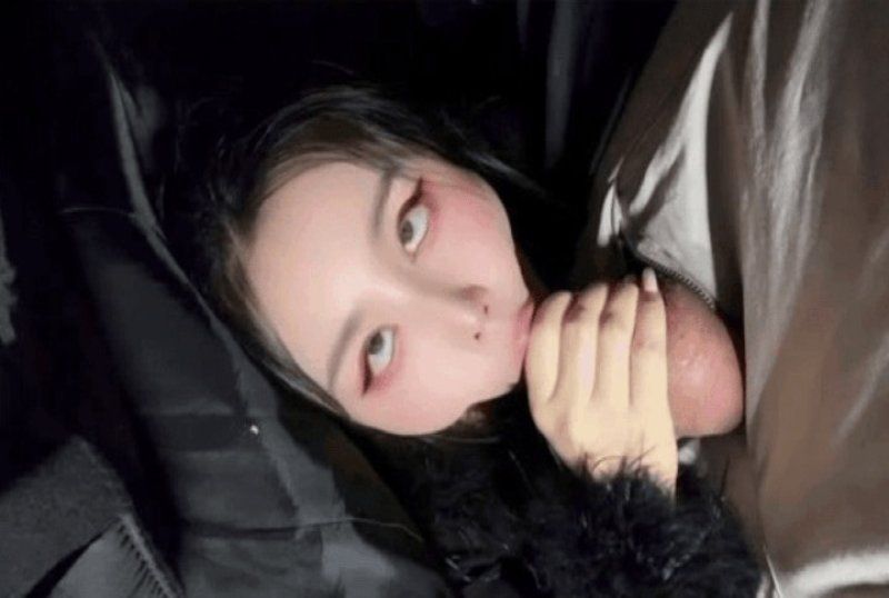 xb-1029 杏吧傳媒 影院露出邊看邊玩最後直接口爆收尾-汐夢瑤