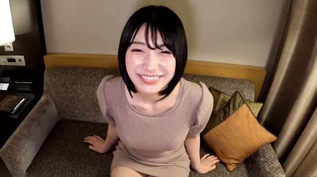 FC2-PPV-4591674 【限定贩售】完全露脸！传说级美女的最终作品！初3P、初次中出…能不看这部作品度过2024年吗…？