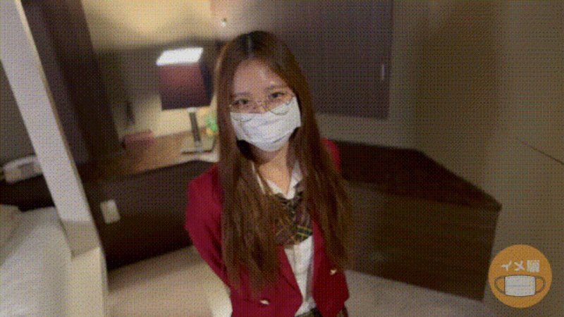 FC2-PPV-4617668 真實18歲為了畢業紀念AV出道！