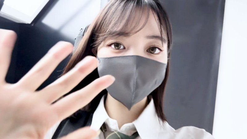 FC2-PPV-4653796 【4K/露脸】像国民偶像的18歳轻音部　压倒外貌刚毛美女膣内大量发射。