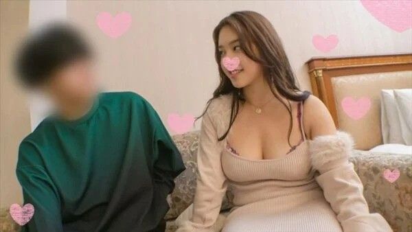 FC2-PPV-4670512 【肉彈炸彈】真正的千金小姐，28歲的名媛妻子。出差的男公關，性慾發散的情色自拍，無套肉棒狂插！【最下流的高級品】