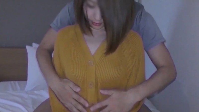 FC2-PPV-4688995 【5日间限定贩售・再编集版・薄颜马赛克】白天饭店帮买小孩子买东西中的秋田美人太太被叫过来中出