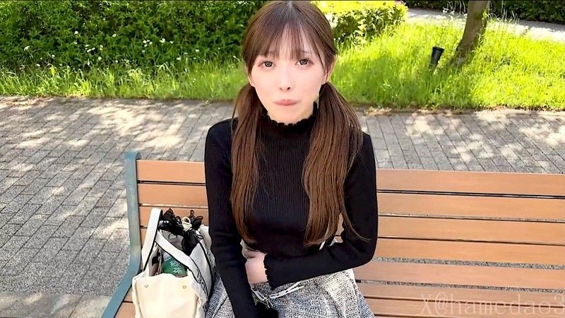 FC2-PPV-4692848 【露臉・無修正】「我是腳控派…」因不純動機報名的20歲護士。她身材超棒，性慾強烈，忍不住潮吹。雖然拒絕內射，但還是在無套的陰道內種子。