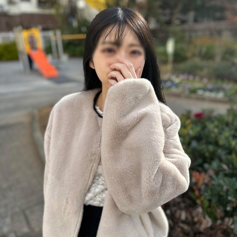 FC2-PPV-4708246 身高148cm的嬌小纖細OL說著「請給我精液♥」懇求中出！對著白皙柔軟的肌膚和纖細的身材，用激烈活塞運動讓她瘋狂高潮的影像