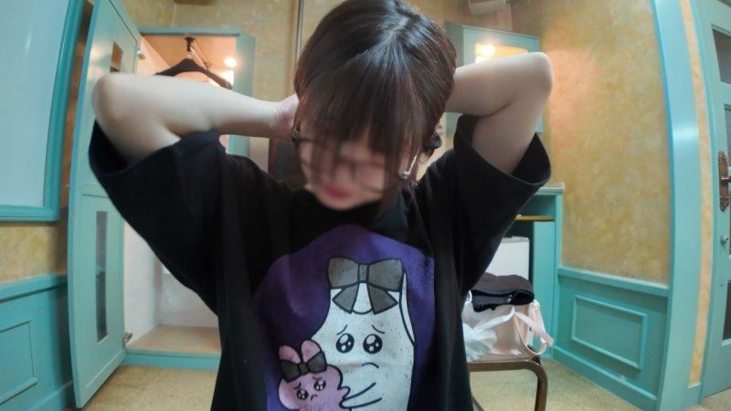 FC2-PPV-4714506 眼鏡白虎女大生F級口交