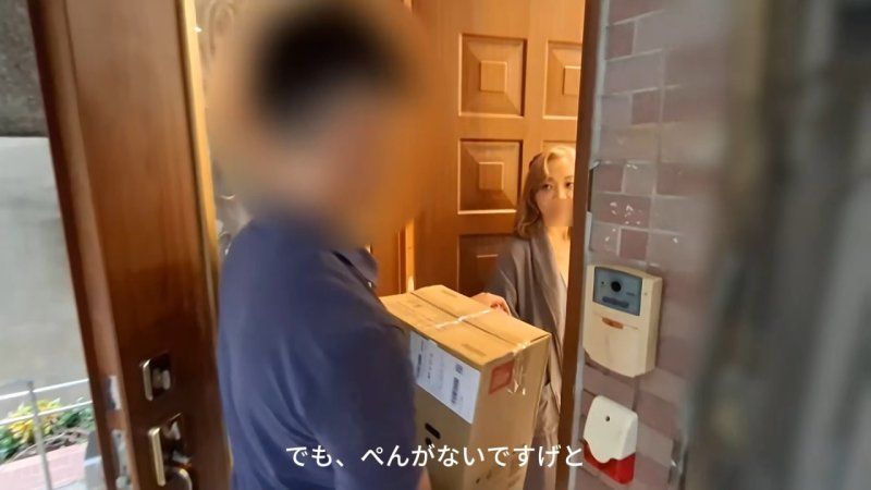 FC2-PPV-4726082 8/1迄半額！！【無修正】デリバリー配達員を誘惑して即セックス！朝の家事を終えた奥様の楽しみといえば、昼下がりの中出しの猥褻な時間…。