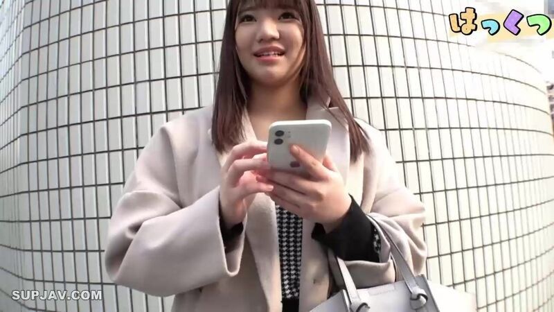 FC2-PPV-4732146 【FC2初次拍摄】皮肤白皙的美巨乳居酒屋打工妹流菜酱(20)对好感度高的敏感淫穴插入无套肉棒。第一次的阴道内射中出连续高潮