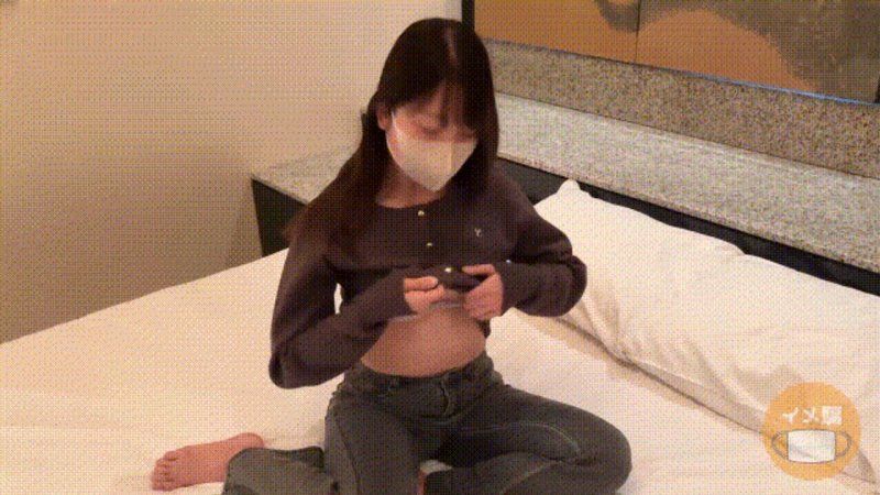 FC2-PPV-4718202 在一星級餐廳工作的甜點師，在形象影片拍攝時自拍性愛