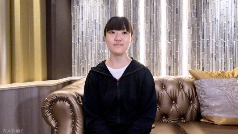 FC2-PPV-4738195 心愛(19) 在陰道內射精後，把精液舀起來放進嘴裡，或是用女上男下姿勢用玩具玩弄她，她就好像鯨魚一樣噴水了