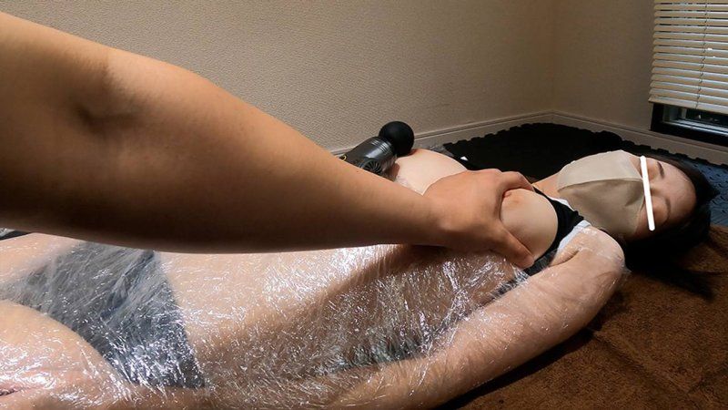 FC2-PPV-4770828 「やめて！やめて！」拒絶するもラッピング固定でヤラレ放題　巨乳美女のおっぱいにぶっかけトレーニング