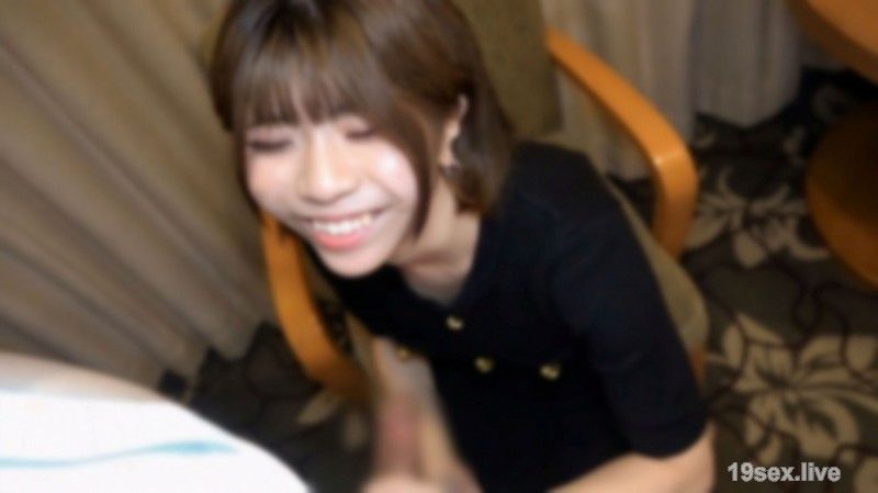 FC2-PPV-4770251 【无码】身高150cm纤细可爱娇小女性⤴总是笑着愉快地握着鸡巴的样子真好！仔细观察淫穴内部 快乐地吞下并中出※特典高画质