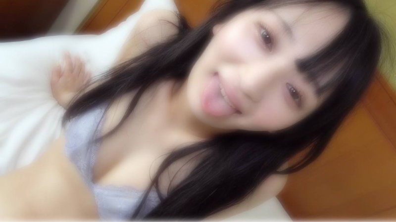 FC2-PPV-4786384 超可愛！【無碼】【中出】和反應很好、偶像臉的毛髮美女打情罵俏。但我也喜歡把這種美女當作性慾的處理對象，所以就中出了，然後再做清潔口交。※有特典