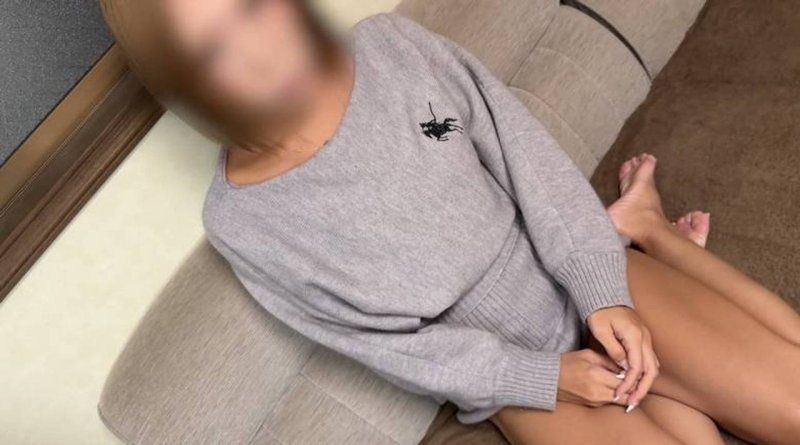 FC2-PPV-4792091 【完全素人】小麦肌がそそる激エロ人妻！断れない性格で押しに弱いダメ妻。危※日でも構わず膣奥に中出しハメ。特典有り