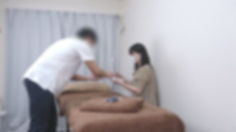 FC2-PPV-4803590 ♡12/7迄半額！【無/ハメ】とても滑らかなお肌をしていらっしゃるスベスベ肌の素敵なOLさんの来店です。コリが溜まりやすいので、指先に圧をかけて、大きく広げるように揉みほぐしていきます。