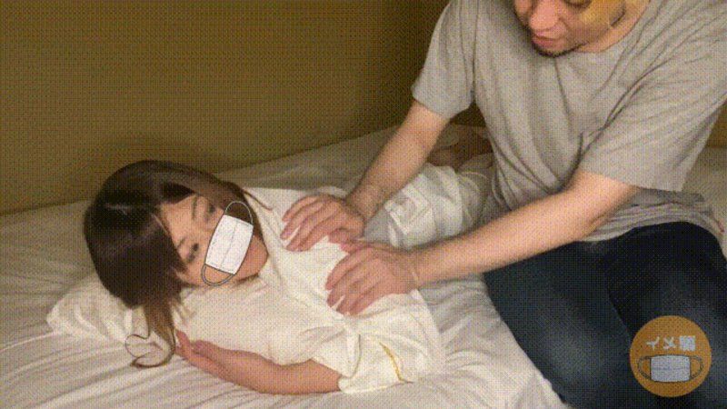 FC2-PPV-4805538 在幫朋友老婆做精油按摩的同時也中出了 IMEDAMAFC2