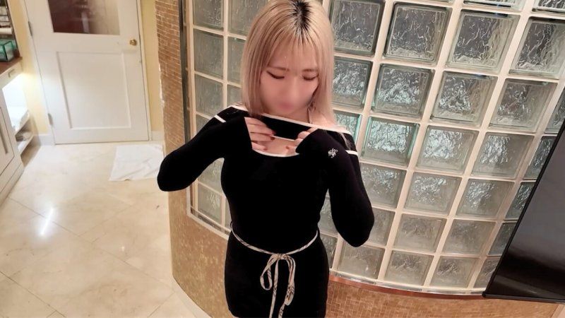 FC2-PPV-4815076 【紧贴巨乳】距离零的胸部压力。被光滑肌肤和乳沟包围的瞬间，理智飞走了。